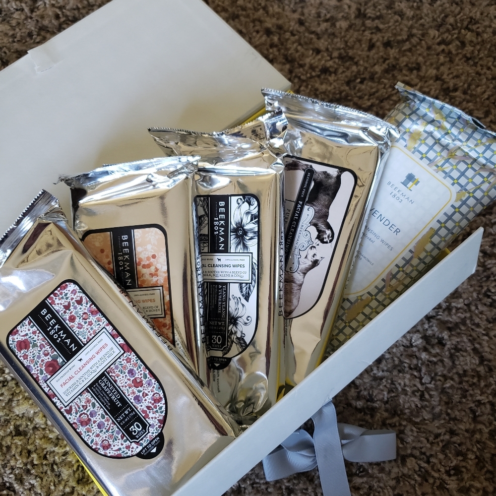 BEEKMAN 1802 Scented Facial Cleansing Wipes